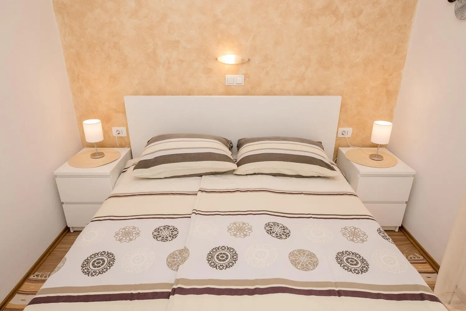 Apartments Mar Palit